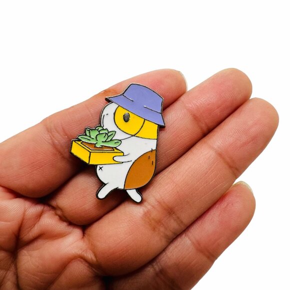 ⭐Hamster Guinea Pig Pet Succulent Gardener Pin With Hat & Plant Animal Broch Cuy - Picture 2 of 6
